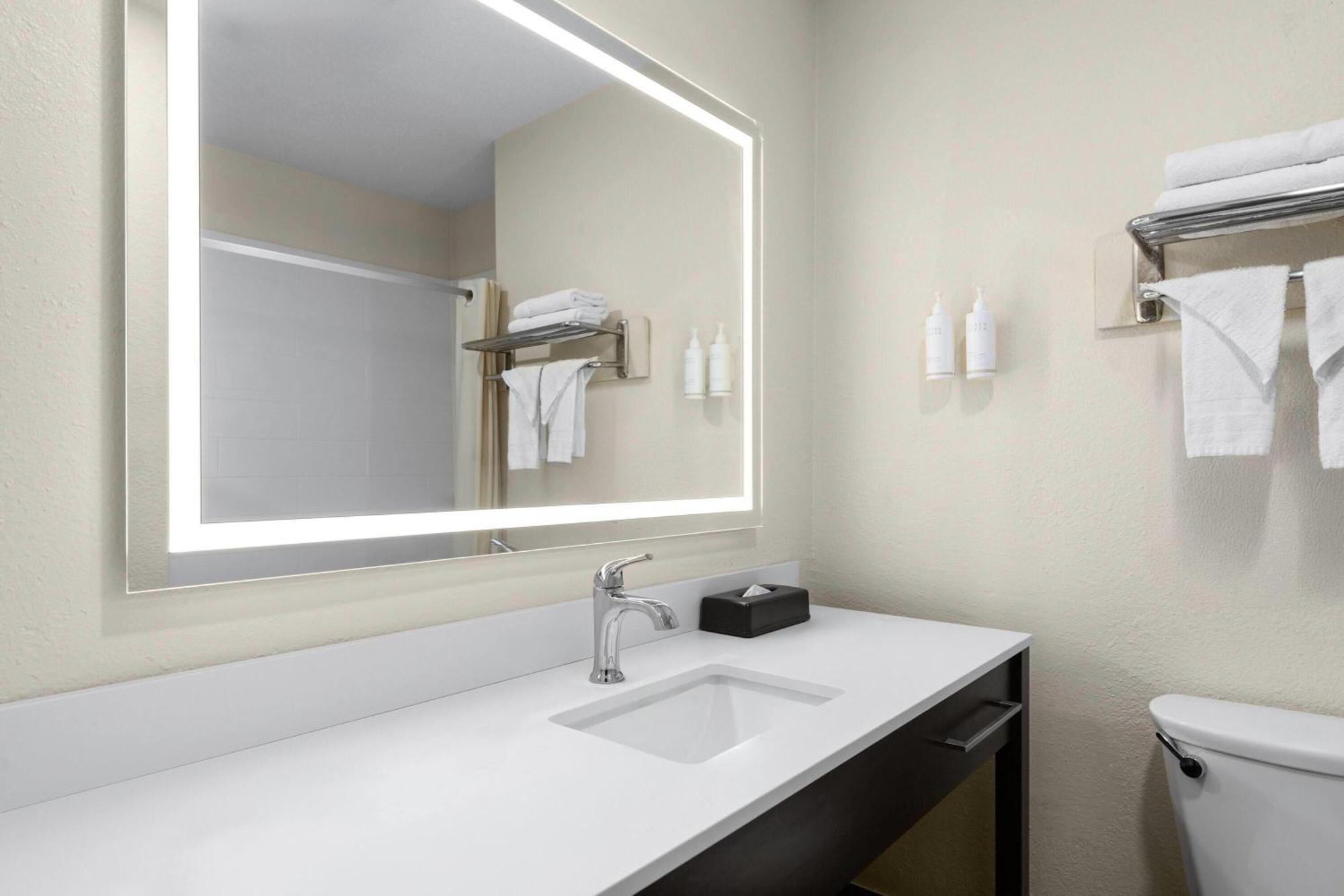 Hotel Super 8 By Wyndham Nowy Orlean Zewnętrze zdjęcie
